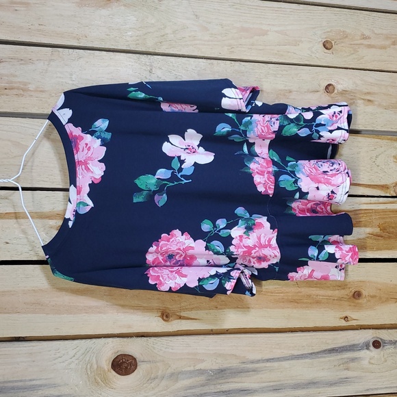 LulaRoe June Top In A Navy Blue And Pink Floral Print, Peplum Size 2X(20-22) - Picture 5 of 7